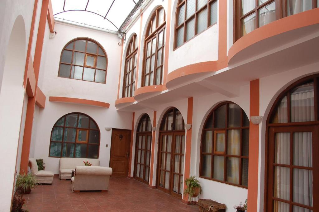 ホテル ホスタル トゥコス ラ カサ レアル Potosí エクステリア 写真